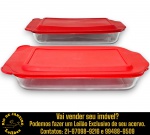 PYREX - CONJUNTO DE ASSADEIRAS REFRATÁRIAS EXECUTADAS EM GROSSO VIDRO TRANSLÚCIDO, ACOMPANHADAS DE SUAS RESPECTIVAS TAMPAS EM MATERIAL PLÁSTICO, COMPOSTO POR DUAS PEÇAS, SENDO UMA, MEDINDO 5,5 X 38,5 X 24 CM E UMA, MEDINDO 5 X 33 X 19,5 CM. APRESENTAM MARCAS DO TEMPO, USO, RISCOS SUPERFICIAIS E DESGASTES NO REVESTIMENTO COMPATÍVEIS COM SUA UTILIZAÇÃO E ESTADO DE CONSERVAÇÃO, CONFORME FOTOS EXTRAS. ESCLAREÇA TODAS AS DÚVIDAS ANTES DE EFETUAR SEU LANCE, QUE SERÁ CONSIDERADO IRREVOGÁVEL E IRRETRATÁVEL. CONSULTE PREVIAMENTE OS TERMOS E CONDIÇÕES DISPONÍVEIS NO SITE. CONTATO (21) 98264-3000.