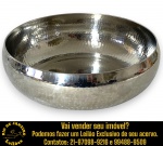 FRUTEIRA EXECUTADA EM AÇO INOXIDÁVEL COM TRABALHO MARTELADO, APRESENTA DESIGN BOJUDO ARREDONDADO, MEDINDO 10 X 28 CM. APRESENTA MARCAS DO TEMPO, USO E PEQUENAS IMPERFEIÇÕES SUPERFICIAIS COMPATÍVEIS COM SUA UTILIZAÇÃO E ESTADO DE CONSERVAÇÃO, CONFORME FOTOS EXTRAS. ESCLAREÇA TODAS AS DÚVIDAS ANTES DE EFETUAR SEU LANCE, QUE SERÁ CONSIDERADO IRREVOGÁVEL E IRRETRATÁVEL. CONSULTE PREVIAMENTE OS TERMOS E CONDIÇÕES DISPONÍVEIS NO SITE. CONTATO (21) 98264-3000.