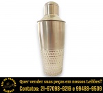 COQUETELEIRA EXECUTADA EM AÇO INOXIDÁVEL, O CORPO APRESENTA FAIXA MARTELADA COM DETALHES EM RELEVO NA METADE INFERIOR, PARTE SUPERIOR LISA COM ACABAMENTO ACETINADO, TAMPA COM COADOR INTEGRADO E TAMPA DOSADORA REMOVÍVEL, MEDINDO 24 X 10 X 10 CM. APRESENTA MARCAS DO TEMPO, USO E PEQUENAS IMPERFEIÇÕES SUPERFICIAIS COMPATÍVEIS COM SUA UTILIZAÇÃO E ESTADO DE CONSERVAÇÃO, CONFORME FOTOS ANEXAS. ESCLAREÇA TODAS AS DÚVIDAS ANTES DE EFETUAR SEU LANCE, QUE SERÁ CONSIDERADO IRREVOGÁVEL E IRRETRATÁVEL. CONSULTE PREVIAMENTE OS TERMOS E CONDIÇÕES DISPONÍVEIS NO SITE. CONTATO (21) 98264-3000.