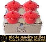 LYOR — CONJUNTO DE CAÇAROLAS, DITAS MINI-COCOTTES. EXECUTADAS EM CERÂMICA ESMALTADA E VITRIFICADA, COM CORPO ABAULADO COM DUAS ALÇAS LATERAIS ANATÔMICAS, ACOMPANHADAS DE TAMPA REMOVÍVEL COM PEGADOR CENTRAL, COMPOSTO POR QUATRO PEÇAS, MEDINDO 8 X 14 X 10 CM. APRESENTAM MARCAS DO TEMPO, USO E PEQUENAS IMPERFEIÇÕES SUPERFICIAIS COMPATÍVEIS COM SUA UTILIZAÇÃO E ESTADO DE CONSERVAÇÃO, CONFORME FOTOS EXTRAS. ESCLAREÇA TODAS AS DÚVIDAS ANTES DE EFETUAR SEU LANCE, QUE SERÁ CONSIDERADO IRREVOGÁVEL E IRRETRATÁVEL. CONSULTE PREVIAMENTE OS TERMOS E CONDIÇÕES DISPONÍVEIS NO SITE. CCONTATO (21) 98264-3000.