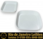 SCHMIDT - CONJUNTO DE ASSADEIRAS REFRATÁRIAS EXECUTADAS EM CERÂMICA ESMALTADA E VITRIFICADA COMPOSTO POR DUAS PEÇAS, SENDO: UMA, MEDINDO 5 X 26 X 27 E UMA, MEDINDO 4 X 20 X 21 CM. APRESENTAM MARCAS DO TEMPO, USO E PEQUENAS IMPERFEIÇÕES SUPERFICIAIS COMPATÍVEIS COM SUA UTILIZAÇÃO E ESTADO DE CONSERVAÇÃO, CONFORME FOTOS EXTRAS. ESCLAREÇA TODAS AS DÚVIDAS ANTES DE EFETUAR SEU LANCE, QUE SERÁ CONSIDERADO IRREVOGÁVEL E IRRETRATÁVEL. CONSULTE PREVIAMENTE OS TERMOS E CONDIÇÕES DISPONÍVEIS NO SITE. CONTATO (21) 98264-3000.