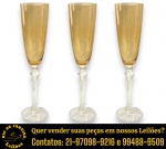 CONJUNTO DE TAÇAS PARA CHAMPANHE EXECUTADAS EM DEMI CRISTAL, ESTILO FLÜTE, BOJO COLORIDO COM FORMATO ALONGADO HASTE ALTA FACETADA SOBRE BASE CIRCULAR, COMPOSTO POR TRÊS PEÇAS, MEDINDO 26 X 6 CM CADA. APRESENTAM MARCAS DO TEMPO, USO E PEQUENAS IMPERFEIÇÕES SUPERFICIAIS COMPATÍVEIS COM SUA UTILIZAÇÃO E ESTADO DE CONSERVAÇÃO, CONFORME FOTOS EXTRAS. ESCLAREÇA TODAS AS DÚVIDAS ANTES DE EFETUAR SEU LANCE, QUE SERÁ CONSIDERADO IRREVOGÁVEL E IRRETRATÁVEL. CONSULTE PREVIAMENTE OS TERMOS E CONDIÇÕES DISPONÍVEIS NO SITE. CONTATO (21) 98264-3000. 