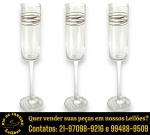 CONJUNTO DE TAÇAS PARA CHAMPANHE, ESTILO FLÛTE, EXECUTADAS EM VIDRO TRANSLÚCIDO, BOJO CILÍNDRICO E ALONGADO ORNADO COM DELICADOS FILETES HORIZONTAIS SOBREPOSTOS, HASTE LONGA LISA SOBRE BASE CIRCULAR COMPOSTO POR TRÊS PEÇAS, MEDINDO 29 X 5 CM CADA. APRESENTAM MARCAS DO TEMPO, USO E PEQUENAS IMPERFEIÇÕES SUPERFICIAIS COMPATÍVEIS COM SUA UTILIZAÇÃO E ESTADO DE CONSERVAÇÃO, CONFORME FOTOS EXTRAS. ESCLAREÇA TODAS AS DÚVIDAS ANTES DE EFETUAR SEU LANCE, QUE SERÁ CONSIDERADO IRREVOGÁVEL E IRRETRATÁVEL. CONSULTE PREVIAMENTE OS TERMOS E CONDIÇÕES DISPONÍVEIS NO SITE. CONTATO (21) 98264-3000.