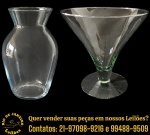 CONJUNTO, PARTE DE SERVIÇO DE MESA, EXECUTADO EM VIDRO TRANSLÚCIDO COMPOSTO POR DUAS PEÇAS, SENDO: FLOREIRA, CORPO BOJUDO, MEDINDO 20 X 13 CM E FRUTEIRA, CORPO COM FORMATO CÔNICO SOBRE BASE CIRCULAR, REPRESNETANDO TAÇA, MEDINDO 20 X 20 CM. APRESENTAM MARCAS DO TEMPO, USO E PEQUENAS IMPERFEIÇÕES SUPERFICIAIS COMPATÍVEIS COM SUA UTILIZAÇÃO E ESTADO DE CONSERVAÇÃO, CONFORME FOTOS EXTRAS. ESCLAREÇA TODAS AS DÚVIDAS ANTES DE EFETUAR SEU LANCE, QUE SERÁ CONSIDERADO IRREVOGÁVEL E IRRETRATÁVEL. CONSULTE PREVIAMENTE OS TERMOS E CONDIÇÕES DISPONÍVEIS NO SITE. CONTATO (21) 98264-3000.
