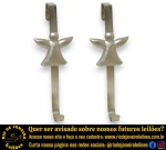 CONJUNTO DE SUPORTES DE PORTAS PARA GUIRLANDAS E DECORAÇÕES DIVERSAS EXECUTADO EM METAL ORNADO COM FIGURA, REPRESENTANDO ANJO, INTEGRADA A HASTE VERTICAL ALONGADA COM GANCHO NA EXTREMIDADE, MEDINDO 39 X 13 CM CADA. APRESENTAM MARCAS DO TEMPO, USO E PEQUENAS IMPERFEIÇÕES SUPERFICIAIS COMPATÍVEIS COM SUA UTILIZAÇÃO E ESTADO DE CONSERVAÇÃO, CONFORME FOTOS EXTRAS. ESCLAREÇA TODAS AS DÚVIDAS ANTES DE EFETUAR SEU LANCE, QUE SERÁ CONSIDERADO IRREVOGÁVEL E IRRETRATÁVEL. CONSULTE PREVIAMENTE OS TERMOS E CONDIÇÕES DISPONÍVEIS NO SITE. CONTATO (21) 98264-3000.