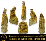 PRESÉPIO EXECUTADO EM RESINA COM ACABAMENTO PINTADO EM DOURADO E BRONZE, COM DETALHES EM PATINA NAS VESTES INFERIORES COMPOSTO POR SEIS PEÇAS, SENDO: UMA, REPRESENTANDO JOSÉ, MEDINDO 30 X 13 CM; UMA, RERESENTANDO MARIA, MEDINDO 22 X 16 CM; UMA, REPRESENTANDO JESUS NA MANJEDOURA, MEDINDO 5 X 6 X 10 CM; UMA, REPRESENTANDO REI BALTHAZAR, MEDINDO 32 X 11 CM; UMA, REPRESENTANDO MELCHIOR, MEDINDO 32 X 11 CM E UMA, REPRESENTANDO GASPAR, MEDINDO 25 X 19 CM. APRESENTAM MARCAS DO TEMPO, USO E PEQUENAS IMPERFEIÇÕES SUPERFICIAIS COMPATÍVEIS COM SUA UTILIZAÇÃO E ESTADO DE CONSERVAÇÃO, CONFORME FOTOS EXTRAS. ESCLAREÇA TODAS AS DÚVIDAS ANTES DE EFETUAR SEU LANCE, QUE SERÁ CONSIDERADO IRREVOGÁVEL E IRRETRATÁVEL. CONSULTE PREVIAMENTE OS TERMOS E CONDIÇÕES DISPONÍVEIS NO SITE. CONTATO (21) 98264-3000.