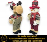CONJUNTO DE BONECOS DE MESA, IDEAIS PARA ENFEITES NATALINOS, EXECUTADOS EM MATERIAIS COM ENCHIMENTOS MACIOS, MARCAS, MODELOS E PROCEDÊNCIAS DIVERSOS, REPRESENTANDO PERSONAGENS CLÁSSICOS DE NATAL COMPOSTO POR DUAS PEÇAS, SENDO: UM, REPRESENTANDO ALCE (RENA), APRESENTA GORRO COMPRIDO COM CHIFRES DE FELTRO E UM, REPRESENTANDO BONECO DE NEVE, APRESENTA CARTOLA E NARIZ DE CENOURA REVESTIDO, AMBOS TRAJANDO ROUPAS INTEGRADAS EM ESTILO JARDINEIRA DE TECIDO RÚSTICO COM BOTÕES DECORATIVOS, CAMISAS EM PADRÃO XADREZ, CACHECOL ARTICULADO E TRAZEM UM PEQUENO EMBRULHO DE PRESENTE EM UMA DAS MÃOS E BASE COM SAPATOS QUE PERMITE SUSTENTAÇÃO EM SUPERFÍCIES PLANAS, MEDINDO 35 CM CADA. APRESENTAM MARCAS DO TEMPO, USO E PEQUENAS IMPERFEIÇÕES SUPERFICIAIS COMPATÍVEIS COM SUA UTILIZAÇÃO E ESTADO DE CONSERVAÇÃO, CONFORME FOTOS EXTRAS. ESCLAREÇA TODAS AS DÚVIDAS ANTES DE EFETUAR SEU LANCE, QUE SERÁ CONSIDERADO IRREVOGÁVEL E IRRETRATÁVEL. CONSULTE PREVIAMENTE OS TERMOS E CONDIÇÕES DISPONÍVEIS NO SITE. CONTATO (21) 98264-3000.
