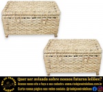 CONJUNTO DE CAIXAS ORGANIZADORAS COM TAMPA BASCULANTE ACOPLADA EXECUTADO EM FIBRA NATURAL TRANÇADA SOBRE ESTRUTURA REFORÇADA, APRESENTA DOIS FECHOS FRONTAIS COM ALÇAS DE CORDA TRANÇADA E BOTÕES DE FIXAÇÃO NO PRÓPRIO MATERIAL, QUATRO PEQUENOS PÉS DE SUSTENTAÇÃO NA BASE, MEDINDO 29 X 53 X 29 CM CADA. APRESENTAM MARCAS DO TEMPO, USO E PEQUENAS IMPERFEIÇÕES SUPERFICIAIS COMPATÍVEIS COM SUA UTILIZAÇÃO E ESTADO DE CONSERVAÇÃO, CONFORME FOTOS EXTRAS. ESCLAREÇA TODAS AS DÚVIDAS ANTES DE EFETUAR SEU LANCE, QUE SERÁ CONSIDERADO IRREVOGÁVEL E IRRETRATÁVEL. CONSULTE PREVIAMENTE OS TERMOS E CONDIÇÕES DISPONÍVEIS NO SITE. CONTATO (21) 98264-3000.