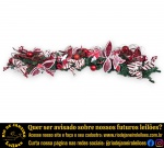 FESTÃO DE MESA E/OU CORRIMÃO, ESTRUTURA COM RAMAGENS DE PINHEIRO ARTIFICIAL RICAMENTE ORNAMENTADO COM ARRANJOS FESTIVOS, APRESENTA FLORES NATALINAS ARTIFICIAIS (POINSETTIAS/BICO-DE-PAPAGAIO) COM ACABAMENTO AVELUDADO, TEXTURA CINTILANTE E BORDAS QUE SIMULAM EFEITO DE NEVE, LAÇOS EM FITA DE TECIDO LISTRADO COM GLITTER, RAMOS SINTÉTICOS DE FRUTAS (BERRIES) E BUNCHES DE FIOS ESPIRAIS METALIZADOS, BOLAS NATALINAS EM DIFERENTES TAMANHOS E TEXTURAS (BRILHANTES, GLITTER E FOSCAS), MEDINDO 130 CM. APRESENTA MARCAS DO TEMPO, USO E PEQUENAS IMPERFEIÇÕES SUPERFICIAIS COMPATÍVEIS COM SUA UTILIZAÇÃO E ESTADO DE CONSERVAÇÃO, CONFORME FOTOS EXTRAS. ESCLAREÇA TODAS AS DÚVIDAS ANTES DE EFETUAR SEU LANCE, QUE SERÁ CONSIDERADO IRREVOGÁVEL E IRRETRATÁVEL. CONSULTE PREVIAMENTE OS TERMOS E CONDIÇÕES DISPONÍVEIS NO SITE. CONTATO (21) 98264-3000. 