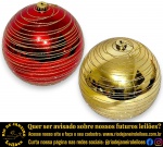 CONJUNTO DE BOLAS NATALINAS EXECUTADAS EM MATERIAL PLÁSTICO, POSSIVELMENTE POLIPROPILENO, COMPOSTO POR DUAS PEÇAS, SENDO: UMA, COR VERMELHA COM ACABAMENTO BRILHANTE E DETALHES EM LINHAS ESPIRAIS DE GLITTER E UMA, COR DOURADA COM ACABAMENTO METALIZADO CINTILANTE E DETALHES EM LINHAS ESPIRAIS DE GLITTER, MEDINDO 20 CM CADA. APRESENTAM MARCAS DO TEMPO, USO E PEQUENAS IMPERFEIÇÕES SUPERFICIAIS COMPATÍVEIS COM SUA UTILIZAÇÃO E ESTADO DE CONSERVAÇÃO, CONFORME FOTOS EXTRAS. ESCLAREÇA TODAS AS DÚVIDAS ANTES DE EFETUAR SEU LANCE, QUE SERÁ CONSIDERADO IRREVOGÁVEL E IRRETRATÁVEL. CONSULTE PREVIAMENTE OS TERMOS E CONDIÇÕES DISPONÍVEIS NO SITE. CONTATO (21) 98264-3000.   