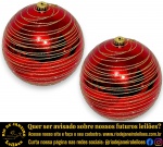 CONJUNTO DE BOLAS NATALINAS EXECUTADAS EM MATERIAL PLÁSTICO, POSSIVELMENTE POLIPROPILENO, COR VERMELHA COM ACABAMENTO BRILHANTE E DETALHES EM LINHAS ESPIRAIS DE GLITTER, COMPOSTO POR DUAS PEÇAS, MEDINDO 20 CM CADA. APRESENTAM MARCAS DO TEMPO, USO E PEQUENAS IMPERFEIÇÕES SUPERFICIAIS COMPATÍVEIS COM SUA UTILIZAÇÃO E ESTADO DE CONSERVAÇÃO, CONFORME FOTOS EXTRAS. ESCLAREÇA TODAS AS DÚVIDAS ANTES DE EFETUAR SEU LANCE, QUE SERÁ CONSIDERADO IRREVOGÁVEL E IRRETRATÁVEL. CONSULTE PREVIAMENTE OS TERMOS E CONDIÇÕES DISPONÍVEIS NO SITE. CONTATO (21) 98264-3000.   