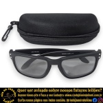 OAKLEY - ÓCULOS DE SOL, MODELO HOLBROOK (CÓDIGO DE REFERÊNCIA OO9102L-E8), COM ARMAÇÃO CONFECCIONADA EM ACETATO FOSCO, COR PRETA E LENTES ESCURAS. ACOMPANHA ESTOJO RÍGIDO (CASE). TRATA-SE DE PEÇA SEMINOVA, PODENDO APRESENTAR SINAIS DE USO, MARCAS DO TEMPO, DESGASTES NATURAIS, PEQUENAS IMPERFEIÇÕES, RESTAUROS, REPAROS E/OU OUTRAS CARACTERÍSTICAS PRÓPRIAS DE SUA NATUREZA, USO E ESTADO DE CONSERVAÇÃO, NÃO SENDO TAIS ASPECTOS, POR SI SÓ, MOTIVO PARA DESCLASSIFICAÇÃO, CANCELAMENTO OU QUESTIONAMENTOS POSTERIORES, DEVENDO O ARREMATANTE CONSIDERAR TAIS CONDIÇÕES PREVIAMENTE À OFERTA E ARREMATAÇÃO. ESCLAREÇA TODAS AS DÚVIDAS ANTES DE EFETUAR SEU LANCE, QUE SERÁ CONSIDERADO IRREVOGÁVEL E IRRETRATÁVEL. CONSULTE PREVIAMENTE OS TERMOS E CONDIÇÕES DISPONÍVEIS NO SITE. CONTATO (21) 98264-3000.