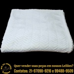 M MARTAN - COBERTOR E/OU MANTA CONFECCIONADA EM MICROFIBRA FLANELADA, COR BRANCA, MEDINDO 240 X 220 CM. APRESENTA MARCAS DO TEMPO, USO E PEQUENAS IMPERFEIÇÕES SUPERFICIAIS COMPATÍVEIS COM SUA UTILIZAÇÃO E ESTADO DE CONSERVAÇÃO, CONFORME FOTOS EXTRAS. ESCLAREÇA TODAS AS DÚVIDAS ANTES DE EFETUAR SEU LANCE, QUE SERÁ CONSIDERADO IRREVOGÁVEL E IRRETRATÁVEL. CONSULTE PREVIAMENTE OS TERMOS E CONDIÇÕES DISPONÍVEIS NO SITE. CONTATO (21) 98264-3000.