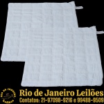 CASA MOYSÉS - CONJUNTO DE CAPAS PARA ALMOFADAS CONFECCIONADAS EM TECIDO ACOLCHOADO COM COSTURA FORMANDO PADRONAGEM DE PEQUENOS GOMOS TEXTURIZADOS, COR BRANCA, COMPOSTO POR DUAS PEÇAS, MEDINDO 45 X 45 CM. APRESENTA MARCAS DO TEMPO, USO E PEQUENAS IMPERFEIÇÕES SUPERFICIAIS COMPATÍVEIS COM SUA UTILIZAÇÃO E ESTADO DE CONSERVAÇÃO, CONFORME FOTOS EXTRAS. ESCLAREÇA TODAS AS DÚVIDAS ANTES DE EFETUAR SEU LANCE, QUE SERÁ CONSIDERADO IRREVOGÁVEL E IRRETRATÁVEL. CONSULTE PREVIAMENTE OS TERMOS E CONDIÇÕES DISPONÍVEIS NO SITE. CONTATO (21) 98264-3000.