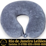 NAP – ALMOFADA DE PESCOÇO PARA VIAGEM CONFECCIONADA MICROFIBRA, DESIGN ANATÔMICO E ERGONÔMICO EM FORMATO DE U, COR CINZA, COM FECHO FRONTAL POR BOTÃO DE PRESSÃO. APRESENTA MARCAS DO TEMPO, USO, DESGASTES E/OU PEQUENAS IMPERFEIÇÕES COMPATÍVEIS COM SUA UTILIZAÇÃO E ESTADO DE CONSERVAÇÃO, CONFORME FOTOS EXTRAS. ESCLAREÇA TODAS AS DÚVIDAS ANTES DE EFETUAR SEU LANCE, QUE SERÁ CONSIDERADO IRREVOGÁVEL E IRRETRATÁVEL. CONSULTE PREVIAMENTE OS TERMOS E CONDIÇÕES DISPONÍVEIS NO SITE. CONTATO (21) 98264-3000.