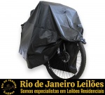 MONSHELL - CAPA PROTETORA IMPERMEÁVEL PARA BICICLETAS E/OU PEQUENAS MOTOCICLETAS, INTEGRADA A UM FORRO INTERNO FLANELADO. APRESENTAM MARCAS DO TEMPO, USO, DESGASTES E/OU PEQUENAS IMPERFEIÇÕES COMPATÍVEIS COM SUA UTILIZAÇÃO E ESTADO DE CONSERVAÇÃO, CONFORME FOTOS EXTRAS. ESCLAREÇA TODAS AS DÚVIDAS ANTES DE EFETUAR SEU LANCE, QUE SERÁ CONSIDERADO IRREVOGÁVEL E IRRETRATÁVEL. CONSULTE PREVIAMENTE OS TERMOS E CONDIÇÕES DISPONÍVEIS NO SITE. CONTATO (21) 98264-3000.