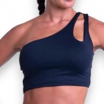 PRODUTO NOVO, SEM USO - BREEZA – TOP, MODELO GOTA, REFERÊNCIA 2040, COR PRETA, TAMANHO G, CONFECCIONADO EM TECIDO LIGHT COM POLIAMIDA E ELASTANO COM PROTEÇÃO UV50+, TOQUE MACIO, ELASTICIDADE, MÉDIA COMPRESSÃO, MODELAGEM DUPLA QUE PROPORCIONA MELHOR AJUSTE AO CORPO, ALÇA REMOVÍVEL PARA MAIOR SUSTENTAÇÃO E CONFORTO. IDEAL PARA ATIVIDADES FÍSICAS E/OU USO DIÁRIO COM FÁCIL MANUTENÇÃO (EASY CARE), LAVAGEM SIMPLES, SECAGEM RÁPIDA E SEM NECESSIDADE DE PASSAR.