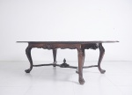 Antiguidade - Séc. XIX / XX | Robusta e imponente mesa de jantar no estilo Dom José com estrutura ex