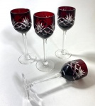 CONJUNTO DE 4 CÁLICES PARA LICOR OU PORTO, EM CRISTAL EUROPEU LAPIDADO, NA COR RUBI, MEDIDAS: 13,5 CM