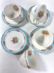 ENGLAND- CONJUNTO DE 4 XÍCARAS DE CHÁ EM LOUÇA INGLESA COM DECORAÇÃO FLORAL E BORDA EM AZUL. ALGUNS COM MANCHAS.