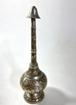 INCENSÁRIO EM METAL COM TRABALHO CINZELADO. MEDIDAS: 20 CM