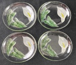 FRANÇA - 4 PRATOS OVALADOS PARA SOBREMESA EM VIDRO TRANSLUCIDO COM DECORAÇÃO EM ALTO RELEVO NA PARTE TRASEIRA REPRESENTANDO FLOR COPO DE LEITE E FOLHA VERDE MEDIDAS:  20 x 18 cm