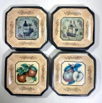 4 QUADRINHOS EM GESSO COM REPRESENTAÇÃO DE VINHOS E FRUTAS. MEDIDAS: 16 X 16 CM