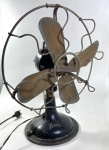 ANTIGO VENTILADOR DE MESA ITALIANO MARCA MARELLI MILANO, FABRICADO CIRCA DE 1920/ 1935 PELA TRADICIONAL INDÚSTRIA ELETROMECÂNICA ITALIANA ERCOLE MARELLI & C., MILÃO, UMA DAS MAIORES FABRICANTES EUROPÉIAS DE VENTILADORES ELÉTRICOS DO PERÍODO. MEDIDAS: 41 X 32 CM