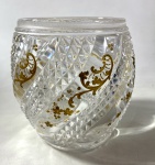 BACCARAT- SÉCULO XIX - VASO EM CRISTAL BACCARAT COM A MARCA DA MANUFATURA AO FUNDO EM ALTO RELEVO LAPIDAÇÃO E DETALHES INTERCADOS PINTADOS A OURO. MEDIDAS: