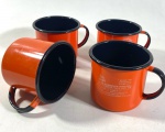 QUATRO CANECAS CONFECCIONADAS EM ÁGATA NA COR LARANJA. NUNCA USADAS. MEDIDAS: 8 X 9 CM