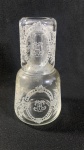 VERRE D'EAU EM VIDRO TRANSLUCIDO COM DECORAÇÃO ACIDADA. GARRAFA COM MANCHA MEDIDAS: