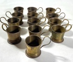 13 SUPORTES PARA COPO DE CAFEZINHO EM METAL DOURADO. MEDIDAS: 4 X 5 CM
