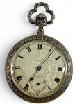RELÓGIO DE BOLSO CONFECCIONADO EM METAL PRATEADO  COMEMORATIVO  'FICO" DO CENTENÁRIO DA INDEPENDÊNCIA  DO BRASIL COM INSCRIÇÃO 'SETE DE SETEMBRODE 1822-1922 EDIÇÃO LIMITADA. NÃO TESTADO. MEDIDAS: 7,5 CM / 5 CM DIÂM.