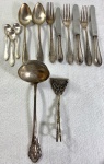 TALHERES DIVERSOS EM METAL PRATEADO SENDO: CONCHA, PEGADOR, 3 COLHERES CHÁ, 2 COLHERES SOPA,3 GARFOS DE SOBREMESA 3 FACAS DE SOBREMESA
