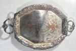 BANDEJA  ESTILO ROCAILLE EM METAL PRATEADO, DESGASTE NO METAL. MEDIDAS: 52 X 33 CM
