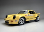 Porsche 911 IROC Amarelo Fittipaldi - Solido Escala 1/18 miniatura em metal diecast. Possui caixa or