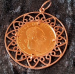 MOEDA- Uma linda e antiga moeda castoada em ouro 750, a moeda em ouro 800, pesando 5,6g.
