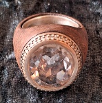 ANEL VIVARA ZEN DIAMANTE - Um lindo anel da VIVARA, em prata 925, madeira, pedra e brilhantes, aro 17. Em excelente estado.