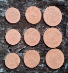 MOEDAS- Um lote com 9 moedas brasileiras de 400, 200  e 100 Réis, em bom estado. E uma delas com reverso horizontal.