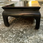 MESA- Uma antiga mesa de centro em madeira maciça escura, em perfeito estado , medindo 30 x 94 x 48cm.Retirada em Laranjeira.