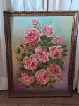 QUADRO- Um lindo quadro  de óleo sobre EUCATEX, assinatura não identificada  , natureza morta, retratando um arranjo de rosas, com moldura dourada, medindo  com moldura 76 x 58cm.