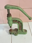 GRAZIANO- Máquina manual de pregar botões de pressão balancim da marca Graziano.