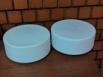 DIVERSOS- 2 Cúpulas de iluminação de plafunier, redondos,  em vidro branco opalino , medindo 12 x 28cm. Em perfeito estado.