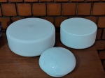 DIVERSOS- 3 Cúpulas de iluminação, redondas em formatos diversos,  em vidro branco opalino , medindo 13 x 28, 9 x19 e 11 x 22cm. Em perfeito estado.