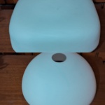 DIVERSOS- 2 Cúpulas de iluminação, sendo: 1 quadrada com bordas arredondadas,  em vidro branco opalino e outra arredondada, medindo 12 x 33cm e  16 x 34cm. Em perfeito estado.