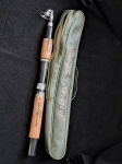 PESCA- Uma vara de pesca, da marca Voyageur, no. 1530, medindo 140cm, em bom estado. Com capa.