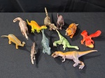BRINQUEDO – Um lote contendo 11 dinosauros em plástico rigido e emborrachados, medindo o maior 12x20x6 e o menor 5x11x3cm.