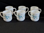 ARCOPAL FRANCÊS  Um conjunto com 6 xicaras de café  arcopal francesa ,vintage no padrão myosotis, em perfeito estado, nunca usadas. Sem os pires.
