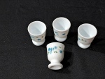ARCOPAL FRANCÊS – Um conjunto com 4 coquetel eggs,  arcopal francesa ,vintage no padrão myosotis, em perfeito estado, nunca usadas.