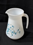 ARCOPAL FRANCÊS  Uma jarra de suco arcopal francesa ,vintage no padrao myosotis, em perfeito estado, nunca usadas. medindo 18,5x15x13cm.